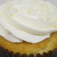Wedding Cake · Almond cake - almond buttercream