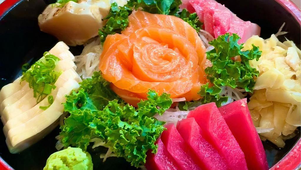 Sashimi Regular · 12 pieces sashimi.