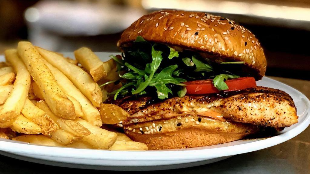Traditional Fish · blackened or fried responsibly farmed white fish, arugula, tomato, comeback sauce, standard side