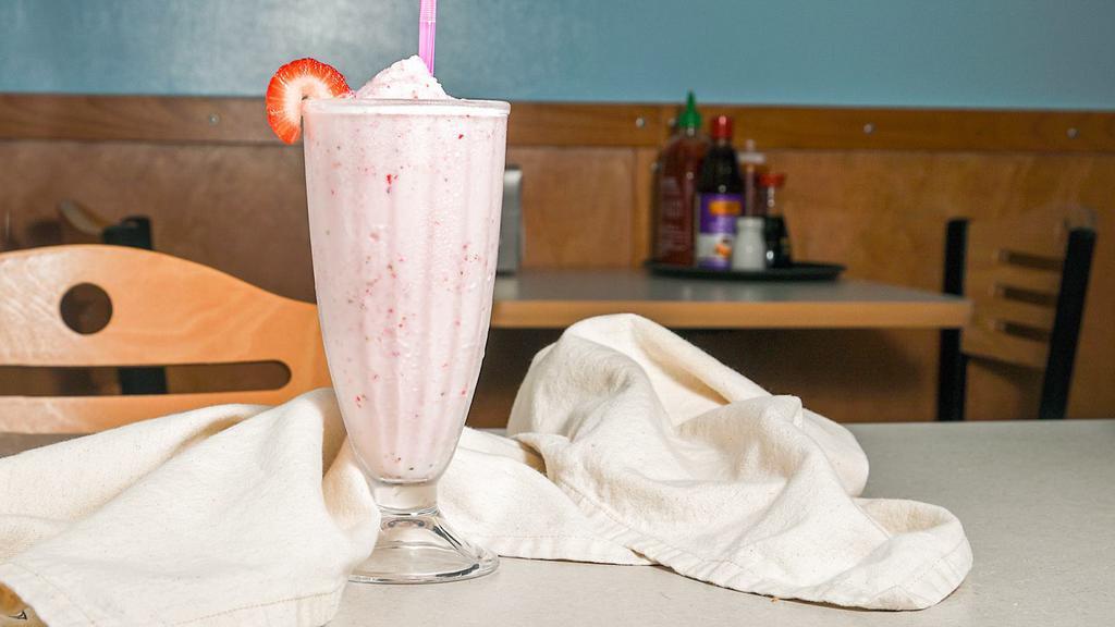 Strawberry Smoothie / Sinh Tố Dâu · Strawberry smoothie blended with condensed milk.
