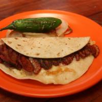 Gringa · Seasoned beef with melted white cheese in a flour tortilla.
Carne de trompo con queso asader...