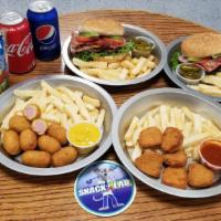 Family Meal · 2 mexican burger w/fries 2 kids meals/ 2 12oz. can drinks  and 2 juice pouches.