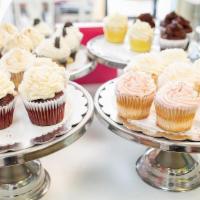 Cupcakes (1 Dozen) · Choose between 1 and 3 flavors of cupcakes for your 1 dozen.