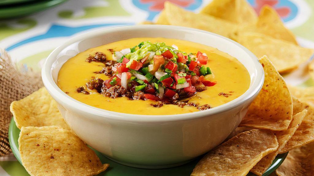 Rick'S Special · Queso topped with seasoned beef,  guacamole, and pico de gallo. Served with tortilla chips