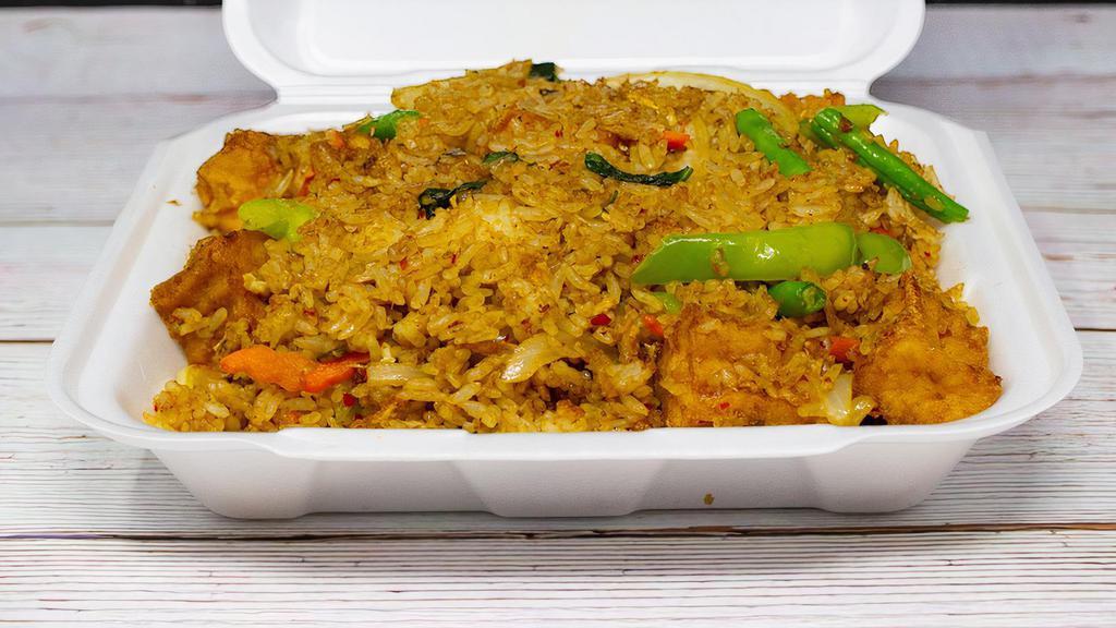 Spicy Curry Fried Rice · Stir-fried with egg, yellow onions, green beans, bell peppers, carrots and basil leaves in green curry paste.