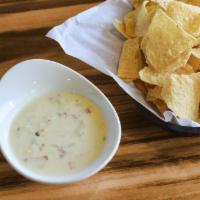Classic Large Queso (V, Gf) · 