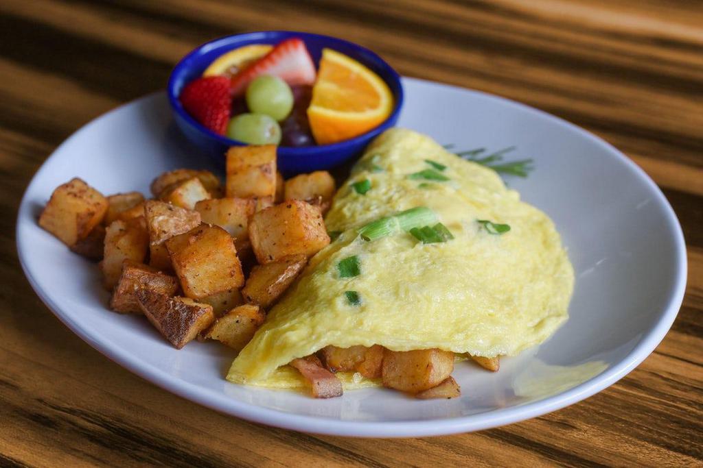 Baked Potato Omelet (Gf) · Pederson's all-natural bacon, green onion, cheddar-jack cheese, sour cream, home fries.