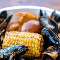 Scenic Drive · 1B Green Mussel + 1LB Shrimp + 1PC Lobster Tail + 1/2LB Snow Crab (Come w. 1 Corn and  1 Pot...