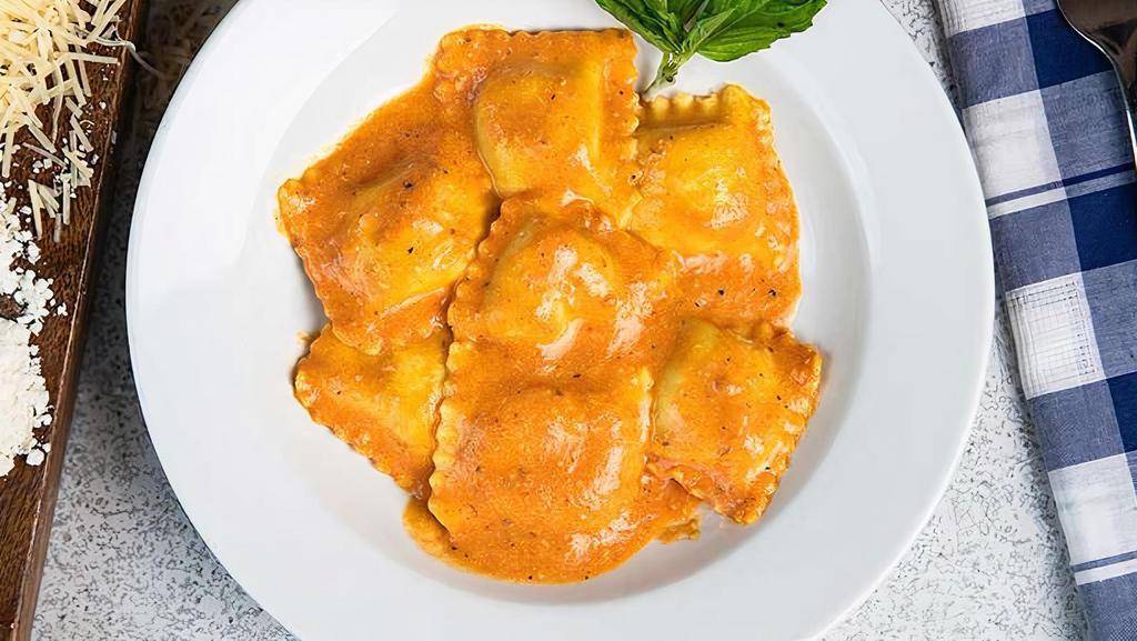 Rosa Cheese Raviolis  · 7 Pieces of cheese raviolis tossed with out Rosa Sauce