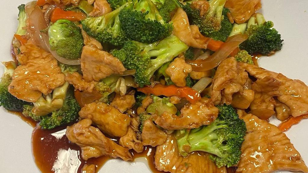 Broccoli (Serves 5 - 7) · House brown sauce, broccoli, white onions, and carrots.