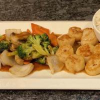 Hibachi Scallop (8) · Served with onion soup and vegetables (broccoli, zucchini, carrots, mushroom and onion), dre...