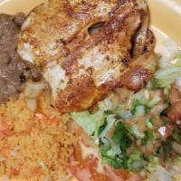 Pechuga A La Plancha\Grilled Chicken Breast · Rice, Beans, Salad, Roasted onion.