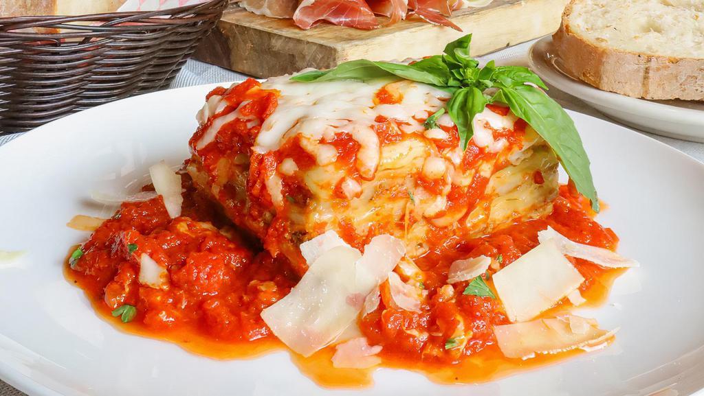 Lasagna Famosa · Meat, ricotta and mozzarella cheese between layers of ribbon pasta smothered in marinara. Includes garlic rolls.