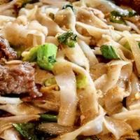 Drunken Noodle (Pad Kee Mao) ♨️♨️♨️ · Flat rice chow fun, Chinese broccoli (Gai Lan), yellow onion, egg, Thai basil, Thai chili, a...