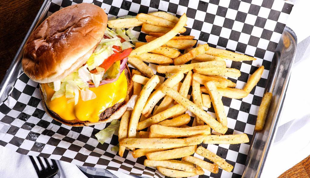 Garden'S Cheeseburger · Cheeseburger with lettuce, tomato, onions and pickles.