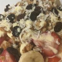 Biónico · Fruit bowl with yogurt or sweet cream, topped with your choice of granola, raisins, shredded...