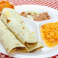 Burritos (3) · Tres burritos de harina con cualquier quisado al qusto acompañadas con arroz, frijoles, 1 sa...