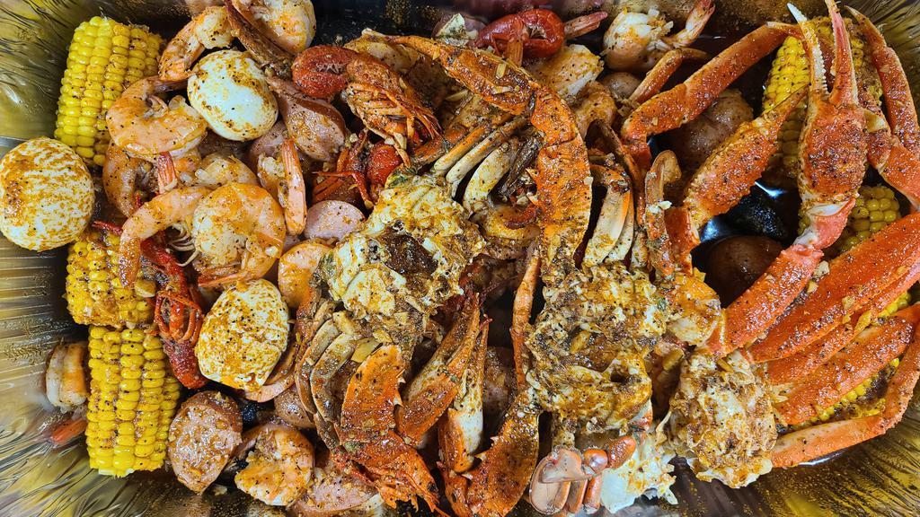 Tray A · Comes with 
1. 2 Eggs, 2 Corn, 4 Potatoes
2.  1/2 lb Shrimp (No Head)
3. 1/2 lb Snow Crab

with a choice of 4 of the following: clams, black mussels, green mussels, shrimp (head on), crawfish, or sausage