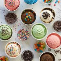 Crowd Pleaser Large · (Serves 20-25)
6 quarts of our homemade ice cream
6 of our most popular toppings

*Please us...