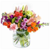 Candy Hearts · Nothing goes together quite like flowers, candy & Valentine's Day. This vibrant bouquet feat...