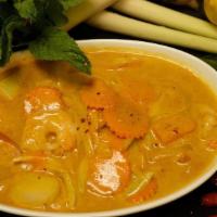 Yellow Curry · Thai yellow curry paste with coconut milk, fresh potato, tomato, carrot and yellow onion