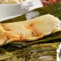 Oaxaqueño · Esta delicia al estilo de Oaxaca consiste en un tamal preparado con pollo con salsa roja, o ...