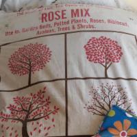 Rose Mix · Made from compost and blended with large grain angular sand, composted pine bark, traces of ...