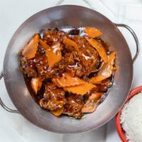 Royal Chicken (General Tso'S) · Spicy.  (Same as GENERAL TSO'S) Fried chunks of battered chicken & carrots in sweet sauce.