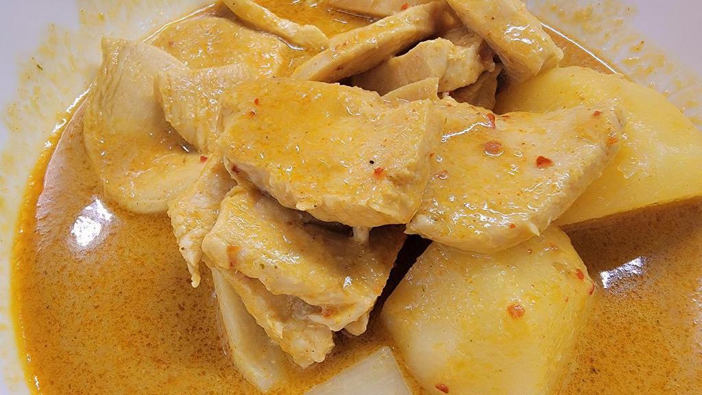 Curry Ayam (Boneless Curry Chicken) · Malaysian curry with boneless chicken mix, potatoes and tomatoes.