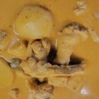 Curry Ayam (Curry Chicken) · Malaysian Curry with Chicken Mix, plus potatoes and tomatoes.