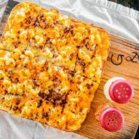 The Johnny Winter · Creamy mac and cheese, bacon, fresh mozzarella, cheddar and parmesan cheeses, alfredo sauce.