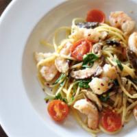 Lucy Johnson · Linguine pasta, wild-caught shrimp, cherry tomatoes, mushrooms, organic arugula, in a spicy ...