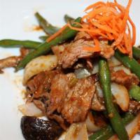 Beef Pad Prik Khing · Stir-fried sliced beef, fresh ginger, onions, green bean, bell peppers, mushrooms, red curry...