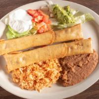 Flauta Dinner · 2 two long chicken  flautas served with rice & beans ,lettuce guacamole and sour cream tomateo