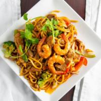 Datho Special Lo Mein · stir-fried lo mein with chicken, shrimp, pork, carrots, broccoli, bean sprouts, and oyster s...