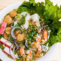 Phở Đồ Biển · Noodle soup with seafood (shrimp, fried fish balls, squid, imitation crab meat).