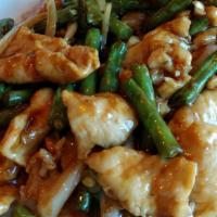 Dry Sauteed Green Beans With Chicken · Green beans and white onions.