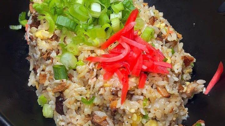 Large Niku Fried Rice · Egg rice, seasoned and wok-fried with seasoned ground beef, imitation crab, corn green onions & ginger