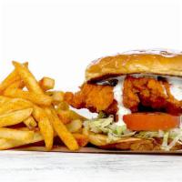 Buffalo Chicken Sandwich · fried chicken breast, buffalo sauce, lettuce, tomato y spicy ranch, con fries