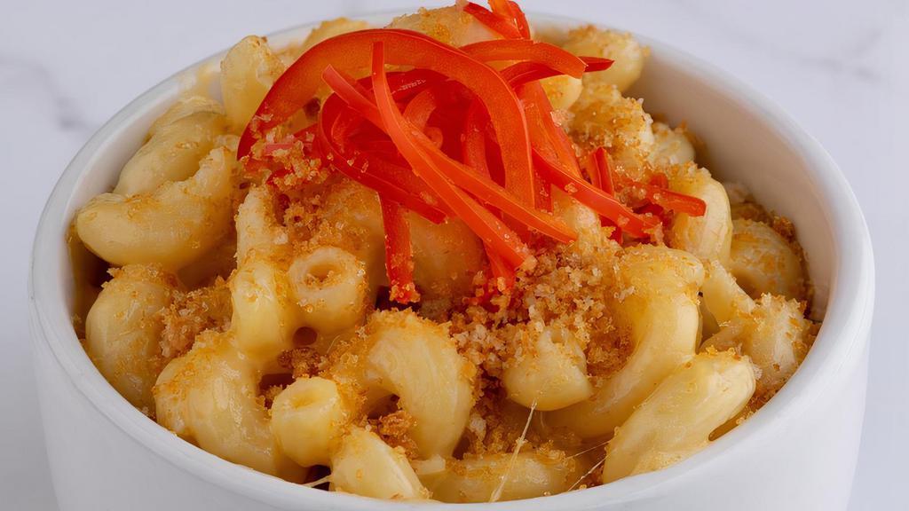 Mac & Cheese · Made to order creamy, 5 cheese blend Mac & Cheese, made with red bell peppers and topped with cheddar & jack cheeses, breadcrumbs and a Lil’ Mamas sliced pepper.