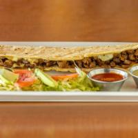 Quesadilla · Carne, lechuga, tomate, aguacate y queso. / Meat, lettuce, tomato, avocado and cheese. Handm...