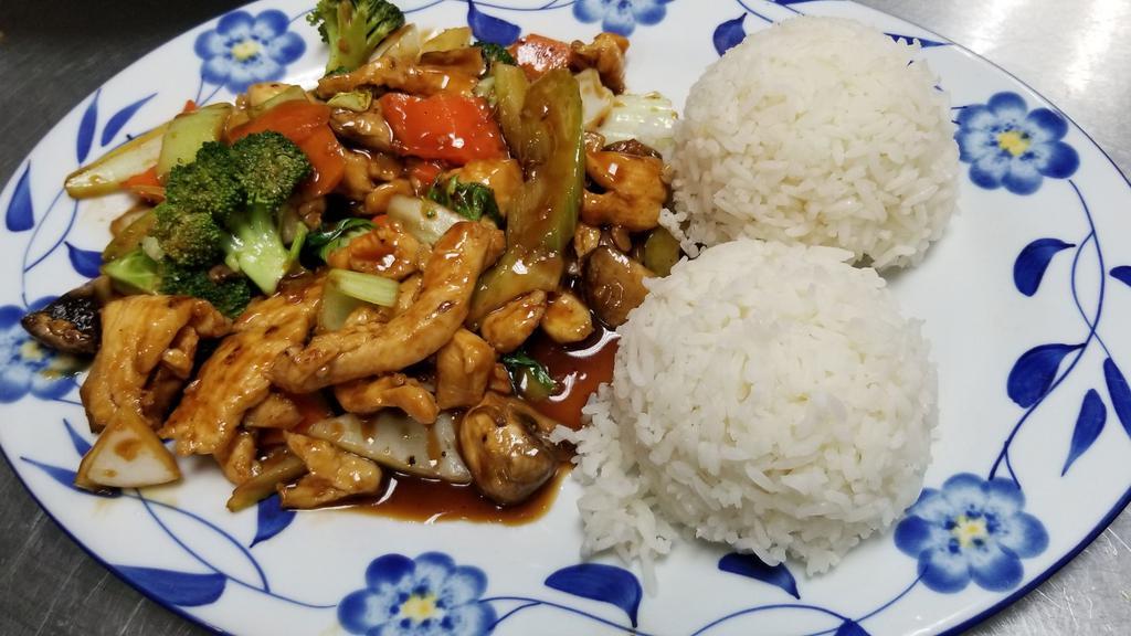 Kung Pao Chicken · Spicy. Sauteed with celery, onion, peppers, roasted peanut and dry chili with spicy sauce.