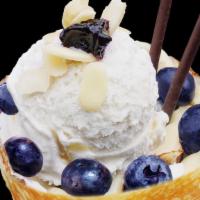 Blueberry Ny Cheesecake · Blueberries, blueberry reduction, whipped cream cheese, custard cream, whipped yogurt, vanil...