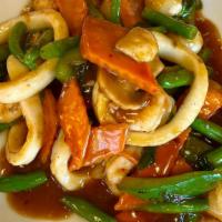 Spicy Seafood Pad Cha 🌶  · Stir fried seafood with red bell pepper, green bell pepper, carrot, yellow onion, mushroom a...