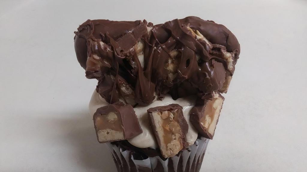 Snickers Peanut Butter · Chocolate cupcake, chocolate pretzel, Snickers candy bar peanut butter frosting with sprinkled with peanuts