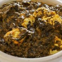 Palak Aalo · Spinach and potato curry in Indian spices and herbs