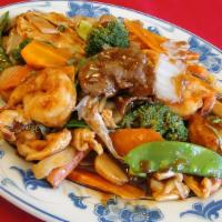 Happy Family · Shrimp, scallops, chicken, beef, mixed vegetables in brown sauce.