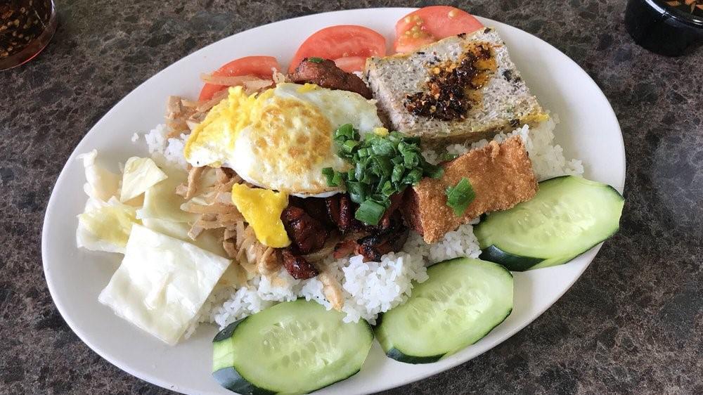 Special Rice Plate · Char-broiled pork, shredded pork, egg pork patty, shrimp cake, egg & fresh vegetables served with broken rice. Com tam dac biet.