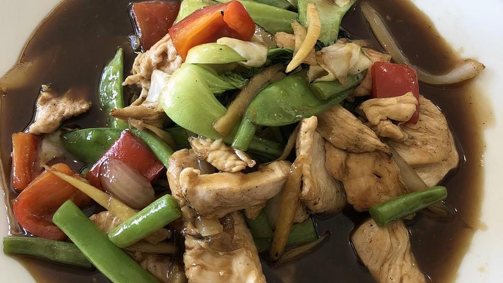Paht Ginger · Sautéed onion, Fresh ginger, cabbage, red pepper, broccoli, green bean and snow peas, mushroom and bok choy stir fried with meat choice in brown sauce.