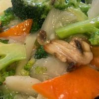 Vegetable Delight 素菜什锦 · Broccoli, napa cabbage, snow pea, mushroom, bamboo shoots, water chestnut,  carrot, white sa...